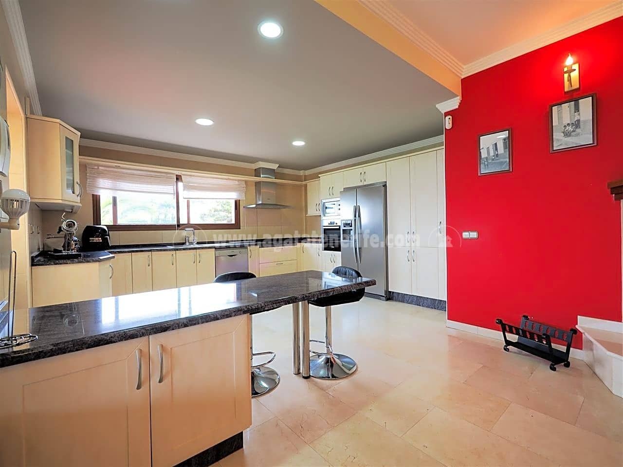 4 sypialnia Willa na sprzedaż w Icod de los Vinos z garażem - 750 000 € (Ref: 8010882)