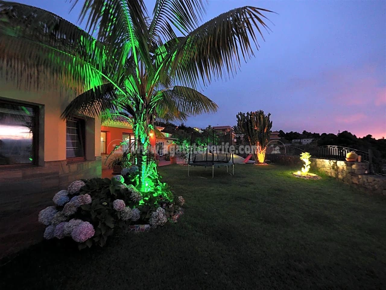 4 sypialnia Willa na sprzedaż w Icod de los Vinos z garażem - 750 000 € (Ref: 8010882)