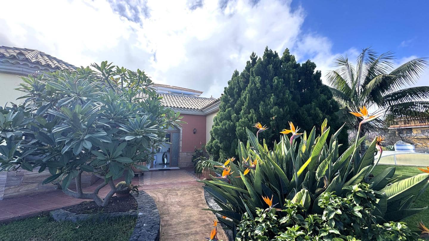 4 sypialnia Willa na sprzedaż w Icod de los Vinos z garażem - 750 000 € (Ref: 8010882)