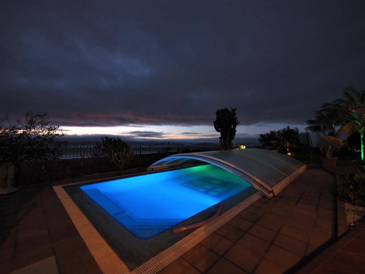 4 bedroom Villa for sale in Icod de los Vinos with garage - € 750,000 (Ref: 8010882)