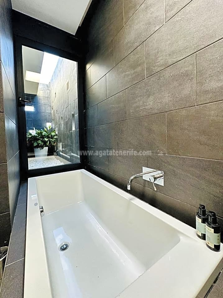 4 soveværelse Villa til salg i Puerto de la Cruz med swimmingpool garage - € 795.000 (Ref: 8158463)