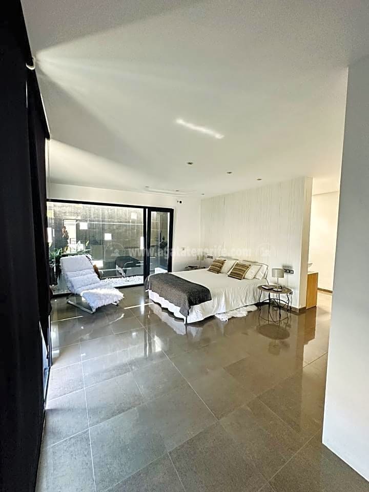 4 soveværelse Villa til salg i Puerto de la Cruz med swimmingpool garage - € 795.000 (Ref: 8158463)