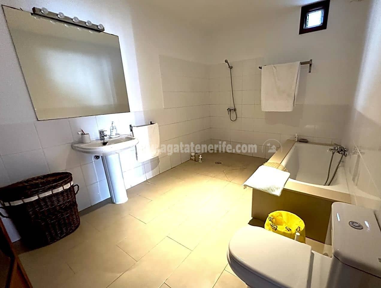 9 soveværelse Villa til salg i Los Silos med swimmingpool - € 1.680.000 (Ref: 8171640)