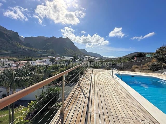 9 slaapkamer Villa te koop in Los Silos met zwembad - € 1.680.000 (Ref: 8171640)