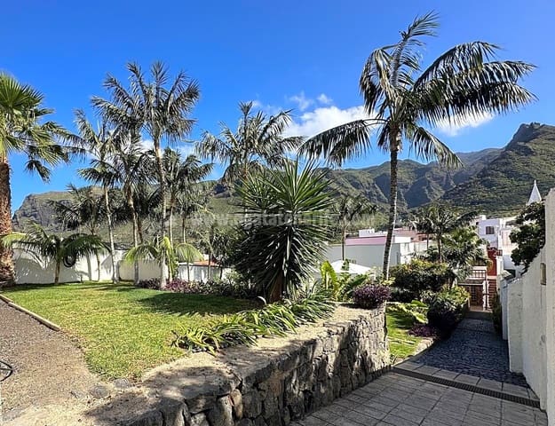 9 slaapkamer Villa te koop in Los Silos met zwembad - € 1.680.000 (Ref: 8171640)