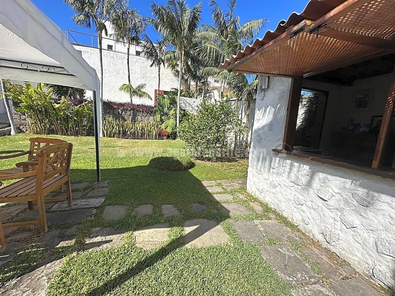 9 soveværelse Villa til salg i Los Silos med swimmingpool - € 1.680.000 (Ref: 8171640)