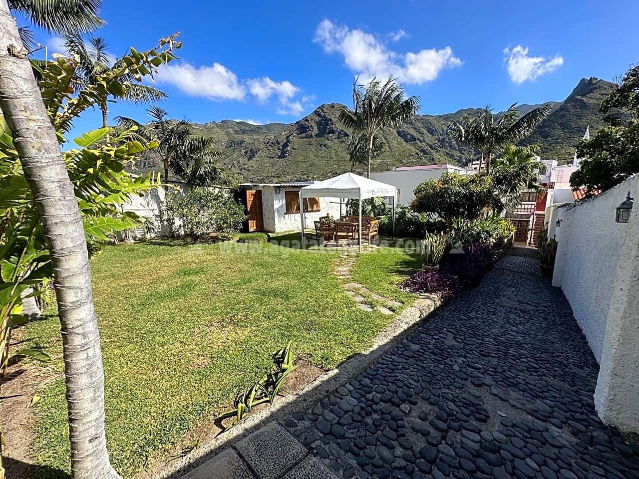 9 soveværelse Villa til salg i Los Silos med swimmingpool - € 1.680.000 (Ref: 8171640)