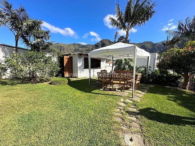 9 slaapkamer Villa te koop in Los Silos met zwembad - € 1.680.000 (Ref: 8171640)