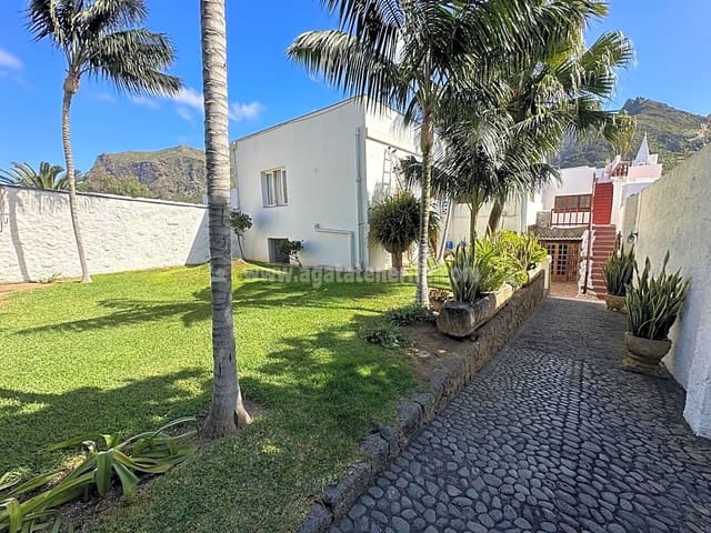 9 slaapkamer Villa te koop in Los Silos met zwembad - € 1.680.000 (Ref: 8171640)