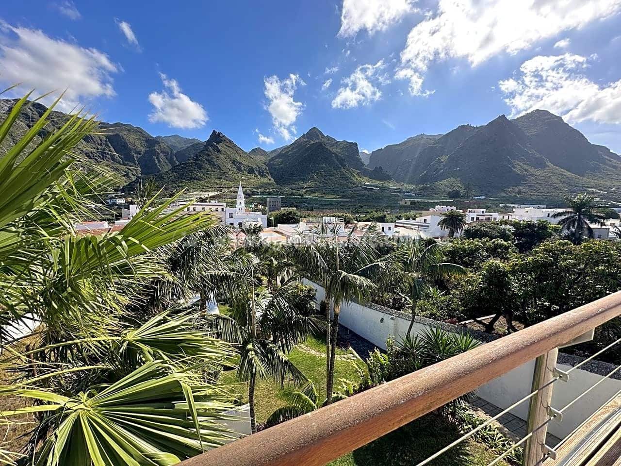 9 soveværelse Villa til salg i Los Silos med swimmingpool - € 1.680.000 (Ref: 8171640)