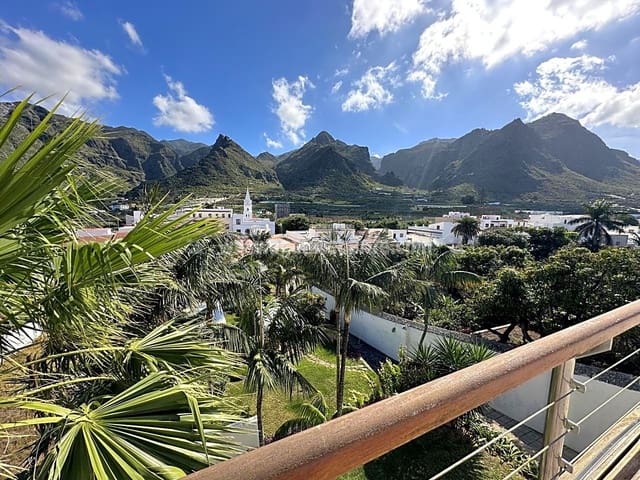 9 slaapkamer Villa te koop in Los Silos met zwembad - € 1.680.000 (Ref: 8171640)