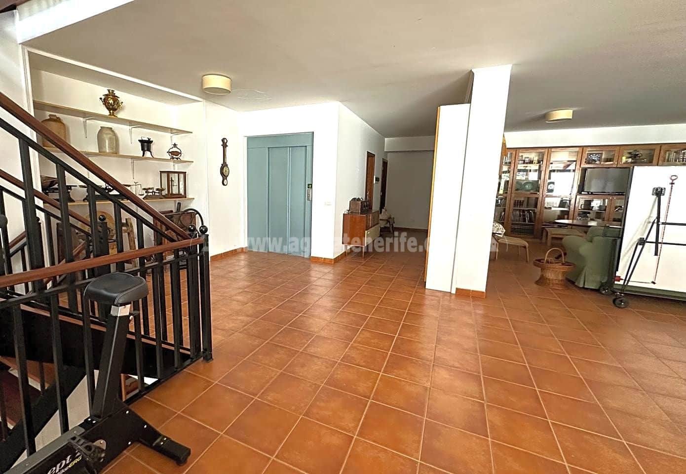 9 soveværelse Villa til salg i Los Silos med swimmingpool - € 1.680.000 (Ref: 8171640)