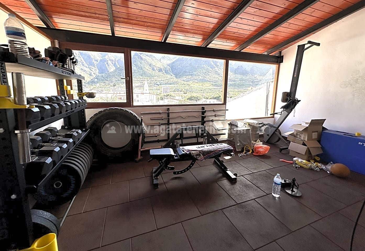 9 soveværelse Villa til salg i Los Silos med swimmingpool - € 1.680.000 (Ref: 8171640)