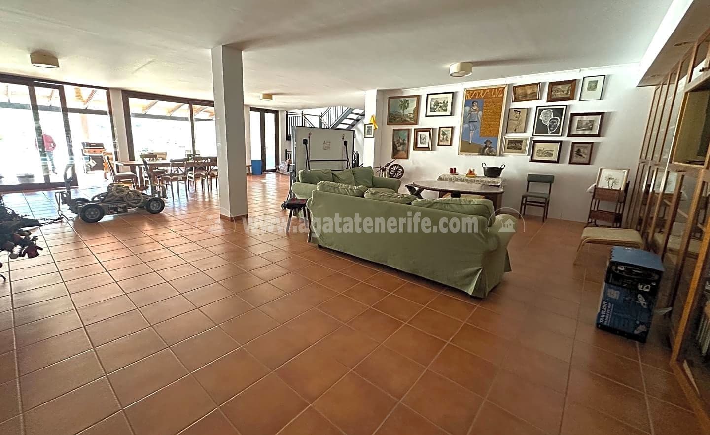 9 soveværelse Villa til salg i Los Silos med swimmingpool - € 1.680.000 (Ref: 8171640)