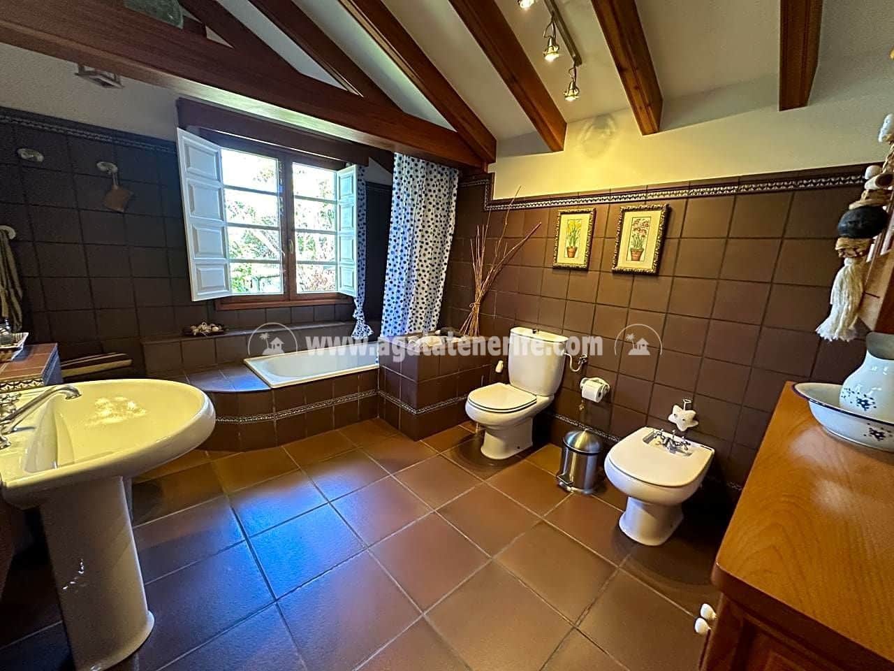 7 soveværelse Finca/Landehus til salg i Buenavista del Norte med swimmingpool garage - € 1.940.000 (Ref: 8292093)