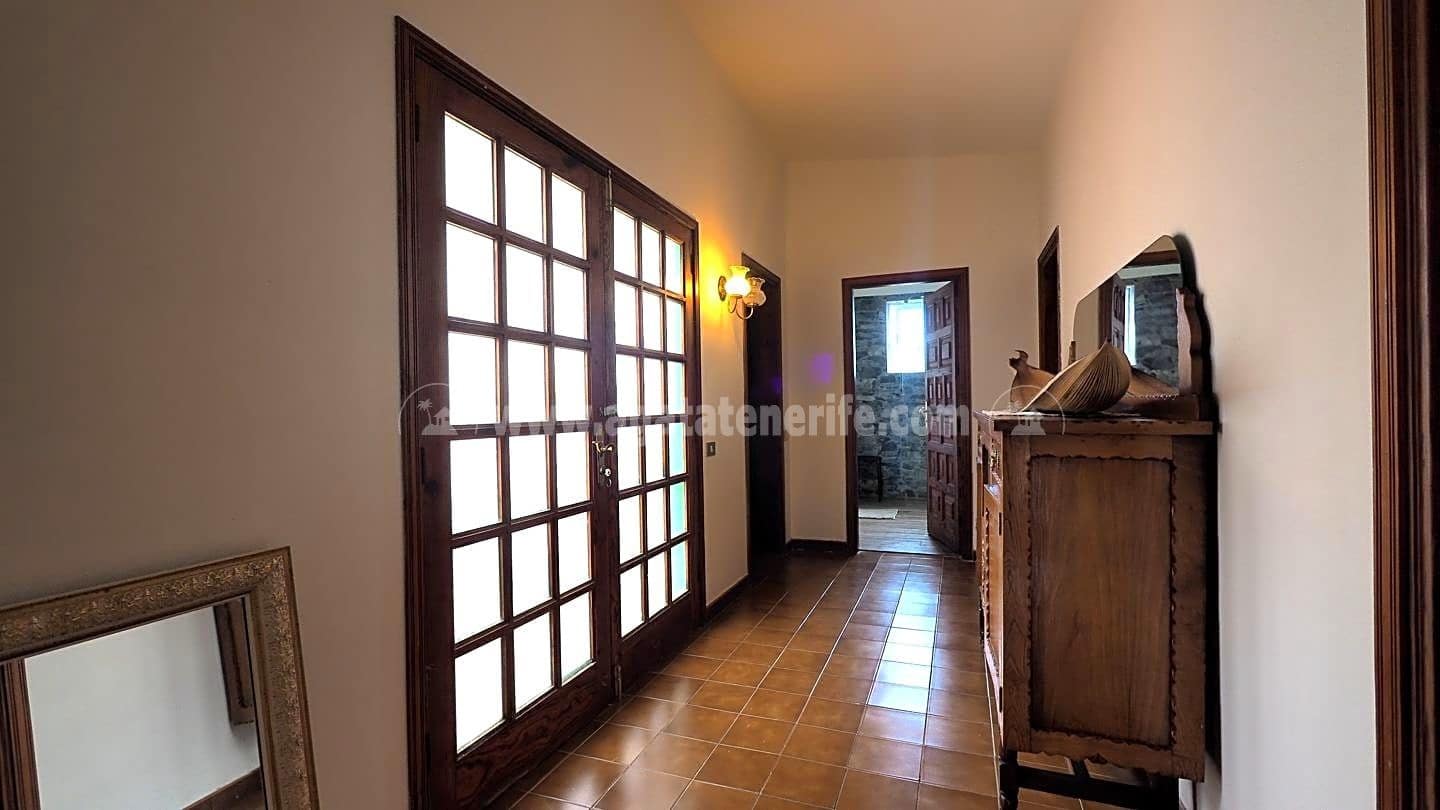 3 bedroom Finca/Country House for sale in Icod de los Vinos - € 460,000 (Ref: 8500056)