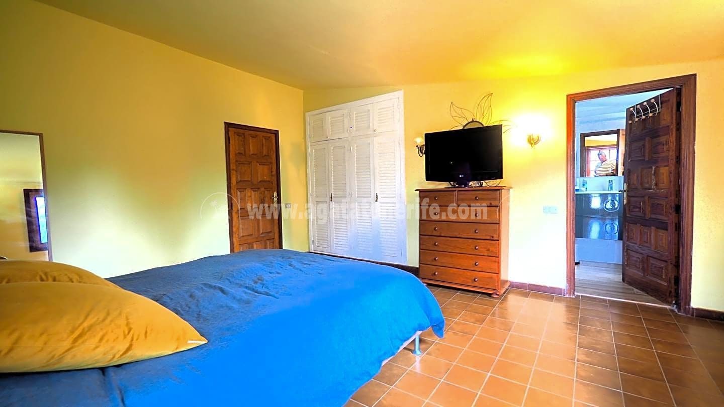 3 bedroom Finca/Country House for sale in Icod de los Vinos - € 460,000 (Ref: 8500056)