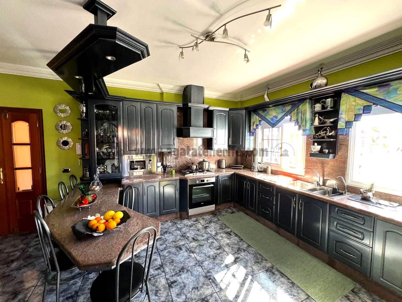 3 soveværelse Villa til salg i Icod de los Vinos med garage - € 539.000 (Ref: 8779852)