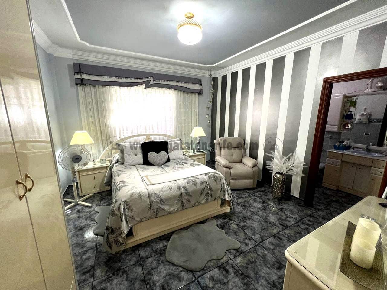 3 soveværelse Villa til salg i Icod de los Vinos med garage - € 539.000 (Ref: 8779852)