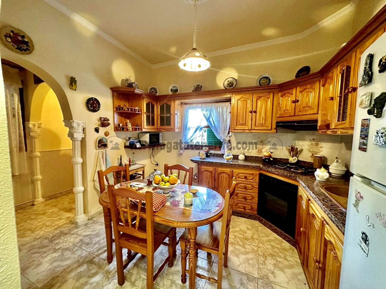 4 soveværelse Villa til salg i Los Silos med garage - € 315.000 (Ref: 8814212)