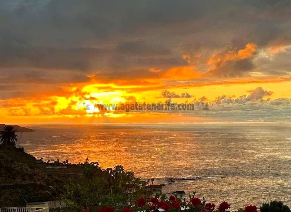 4 soveværelse Villa til salg i Los Realejos med garage - € 695.000 (Ref: 8864223)