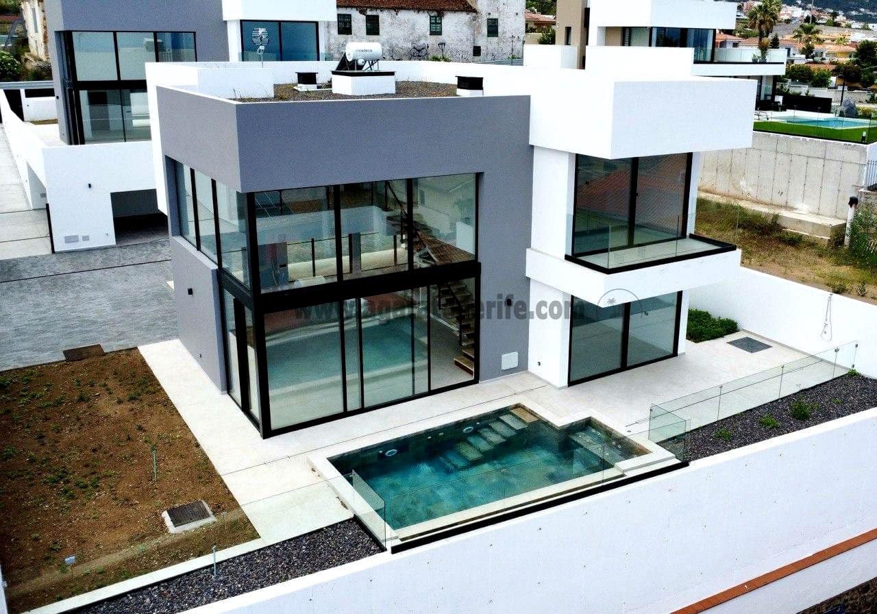 4 bedroom Villa for sale in Puerto de la Cruz with pool garage - € 1,600,000 (Ref: 9013285)