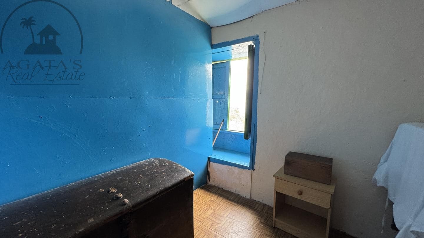 6 bedroom Finca/Country House for sale in Icod de los Vinos - € 270,000 (Ref: 9026287)