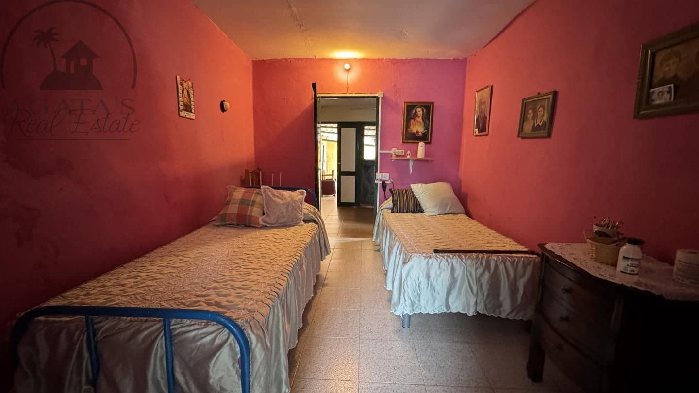 6 bedroom Finca/Country House for sale in Icod de los Vinos - € 270,000 (Ref: 9026287)