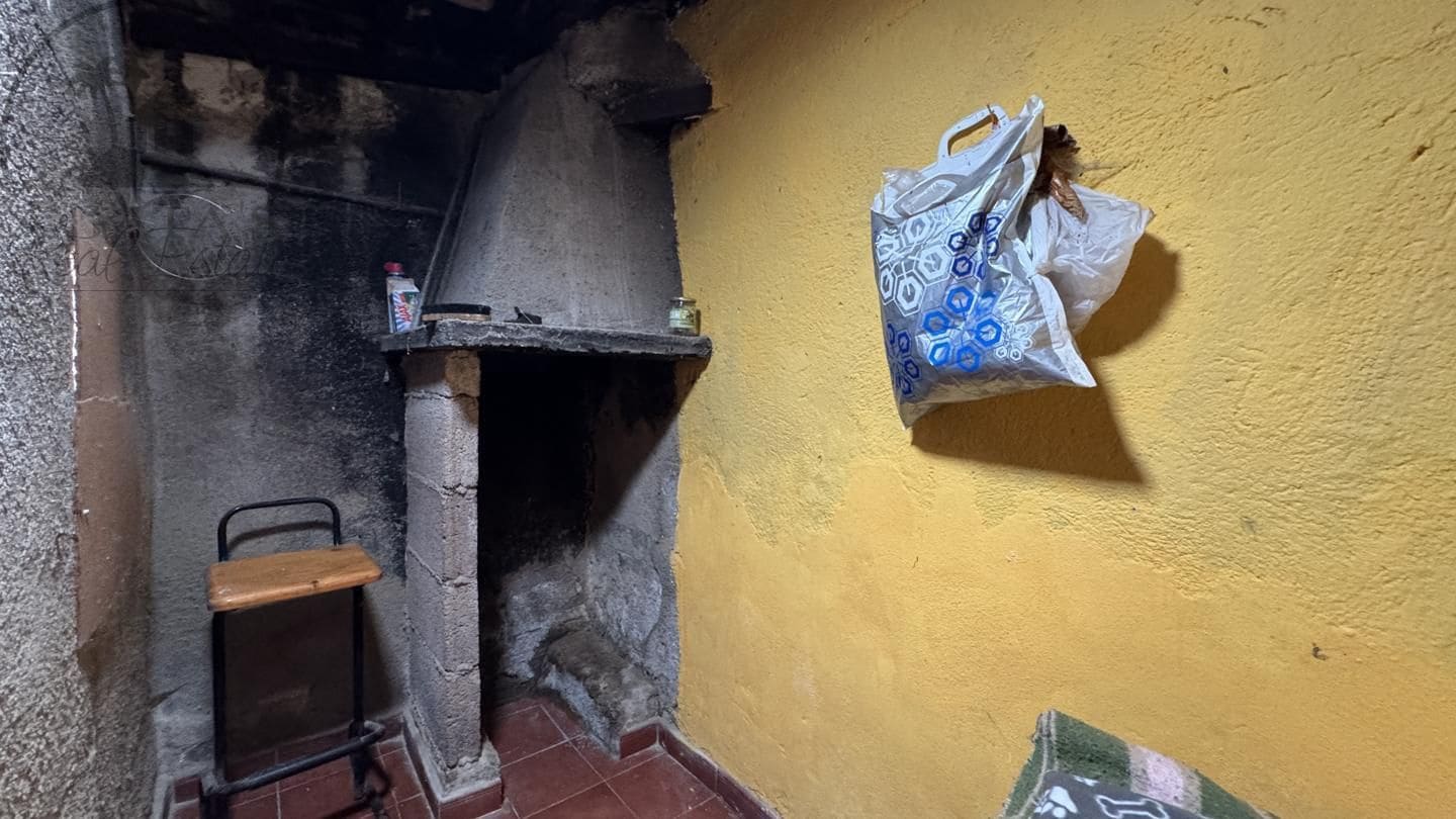 6 bedroom Finca/Country House for sale in Icod de los Vinos - € 270,000 (Ref: 9026287)