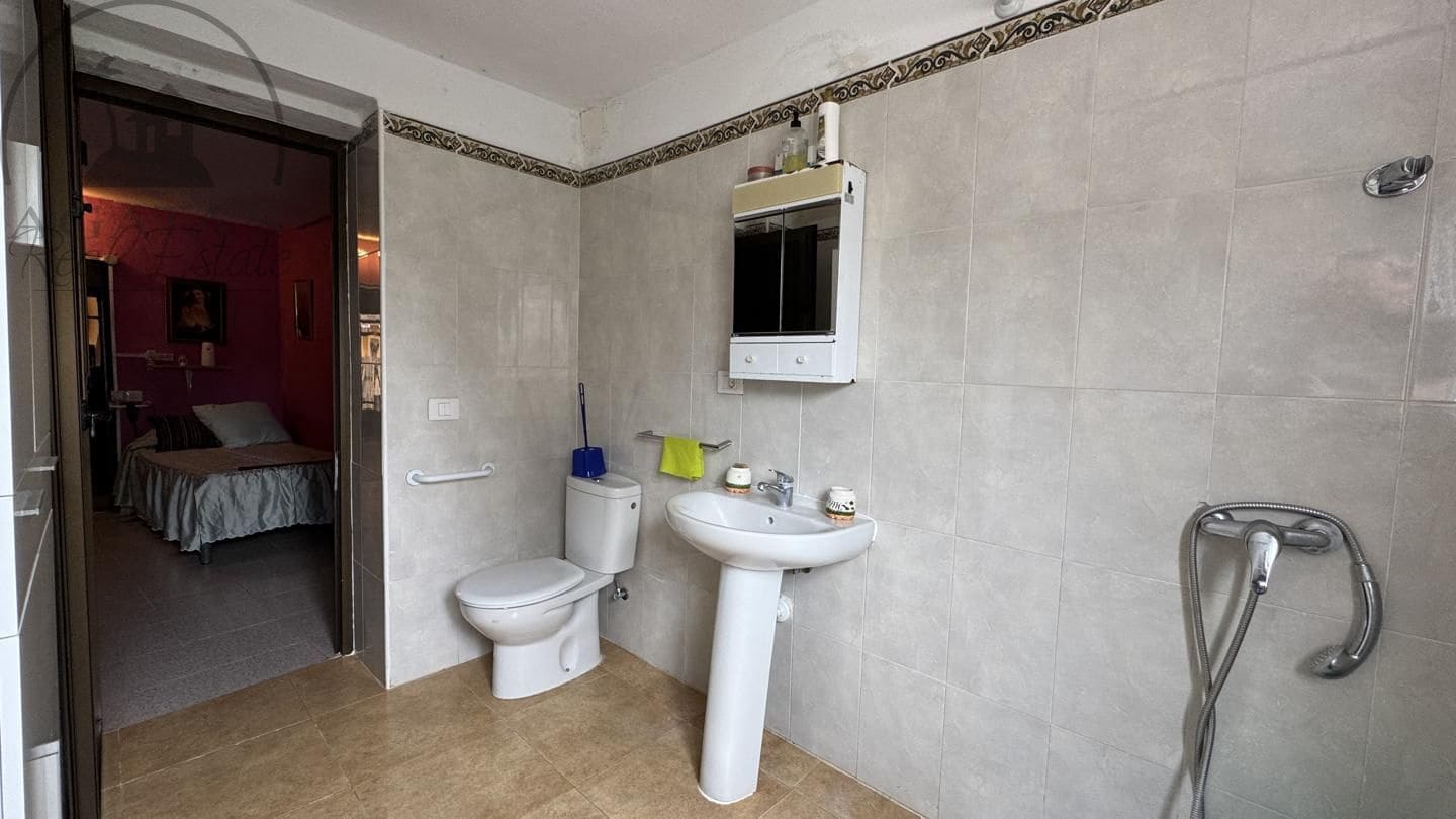 6 bedroom Finca/Country House for sale in Icod de los Vinos - € 270,000 (Ref: 9026287)