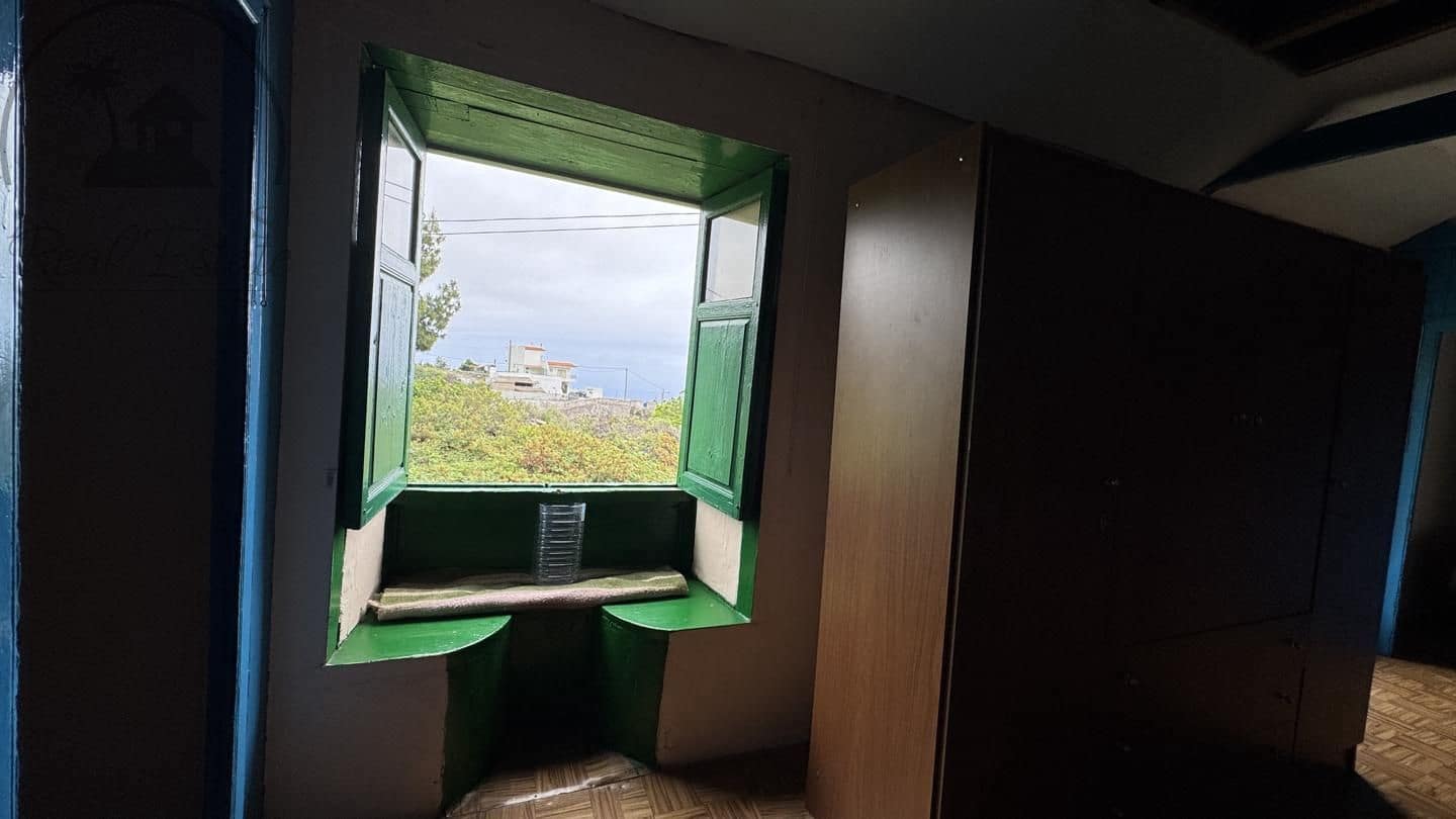 6 bedroom Finca/Country House for sale in Icod de los Vinos - € 270,000 (Ref: 9026287)