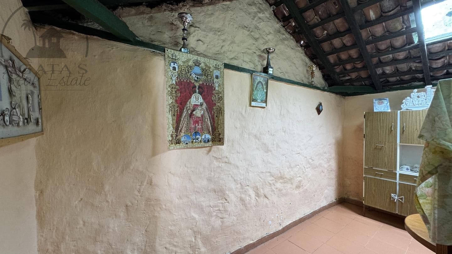 6 bedroom Finca/Country House for sale in Icod de los Vinos - € 270,000 (Ref: 9026287)