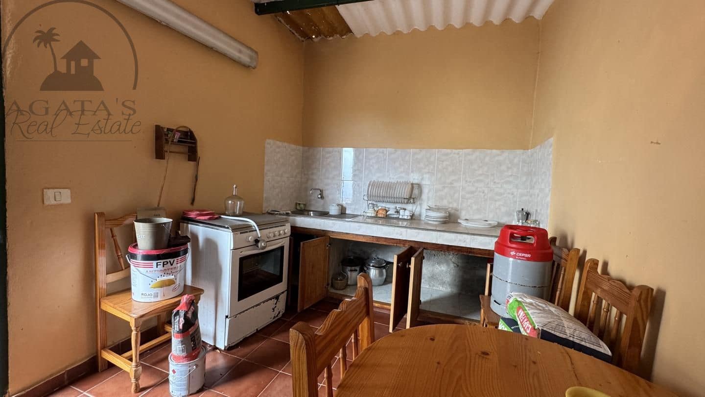 6 bedroom Finca/Country House for sale in Icod de los Vinos - € 270,000 (Ref: 9026287)