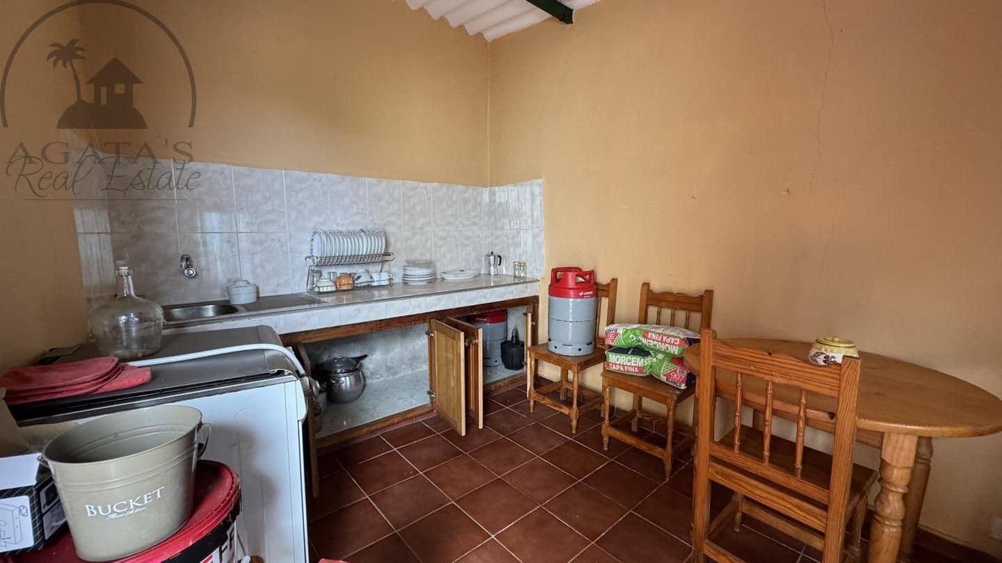 6 bedroom Finca/Country House for sale in Icod de los Vinos - € 270,000 (Ref: 9026287)