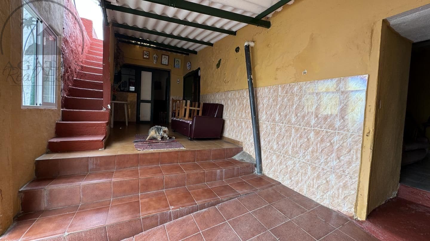 6 bedroom Finca/Country House for sale in Icod de los Vinos - € 270,000 (Ref: 9026287)