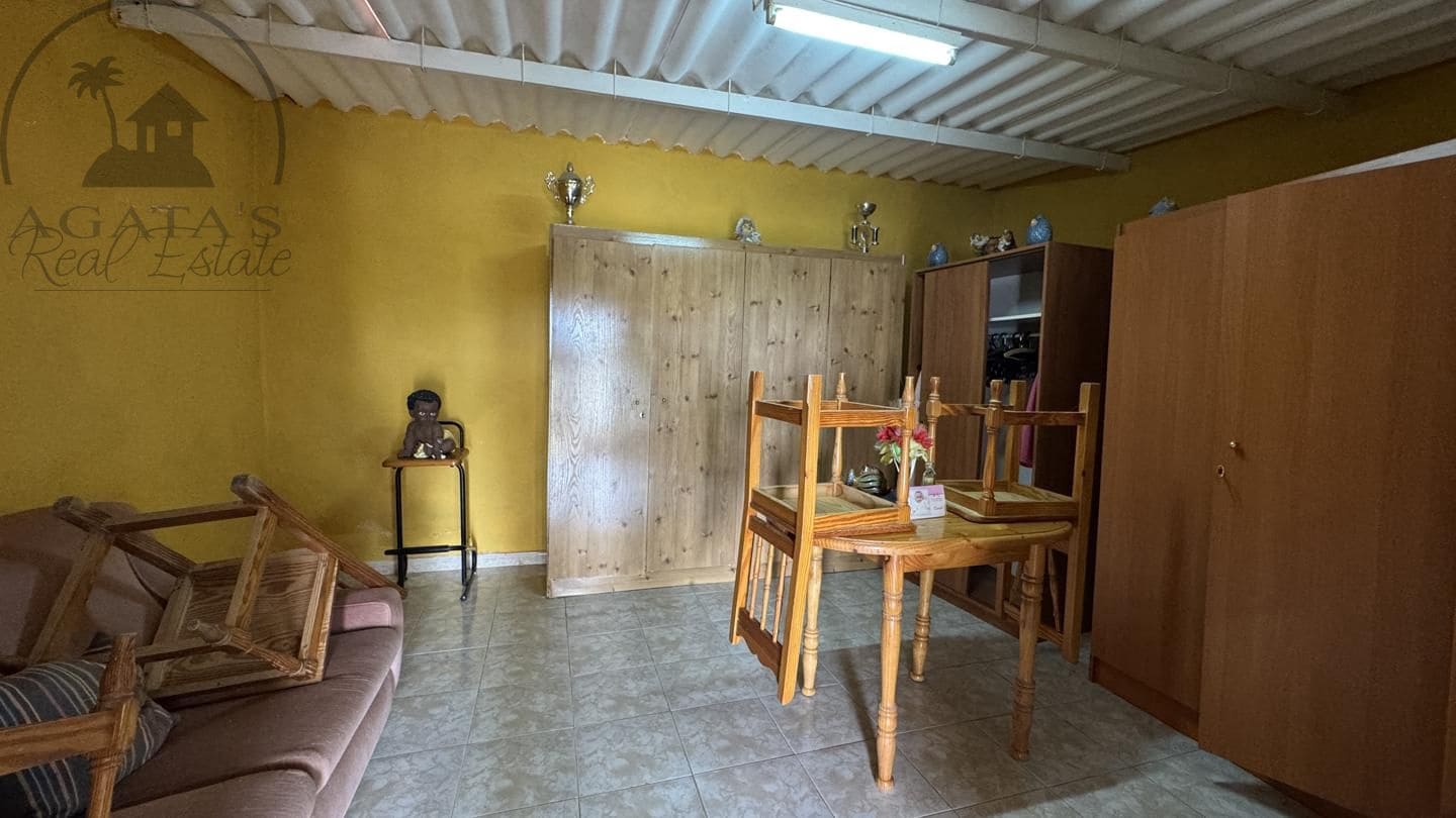 6 bedroom Finca/Country House for sale in Icod de los Vinos - € 270,000 (Ref: 9026287)