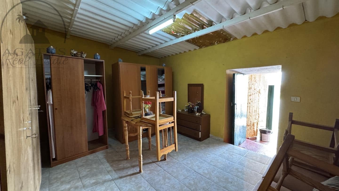 6 bedroom Finca/Country House for sale in Icod de los Vinos - € 270,000 (Ref: 9026287)