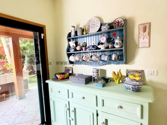 4 slaapkamer Villa te koop in Icod de los Vinos met garage - € 335.000 (Ref: 9143252)