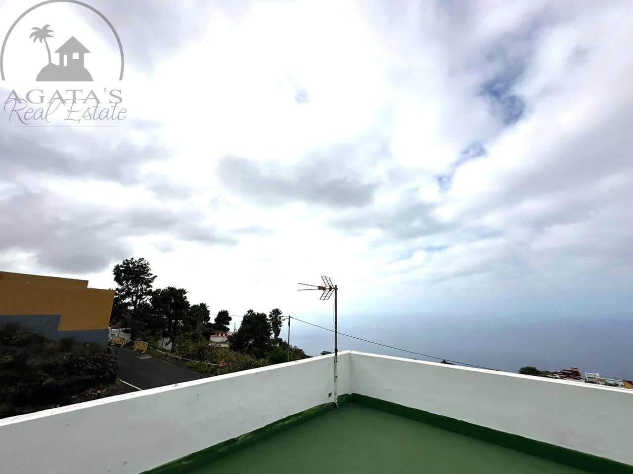 4 bedroom Villa for sale in El Tanque with garage - € 366,000 (Ref: 9143282)