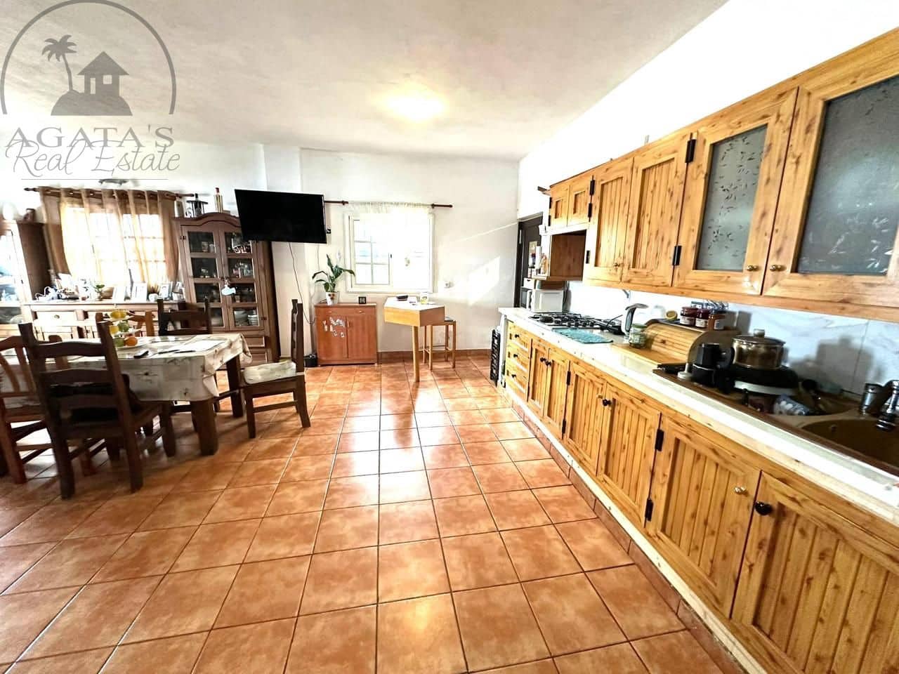 4 bedroom Villa for sale in El Tanque with garage - € 366,000 (Ref: 9143282)