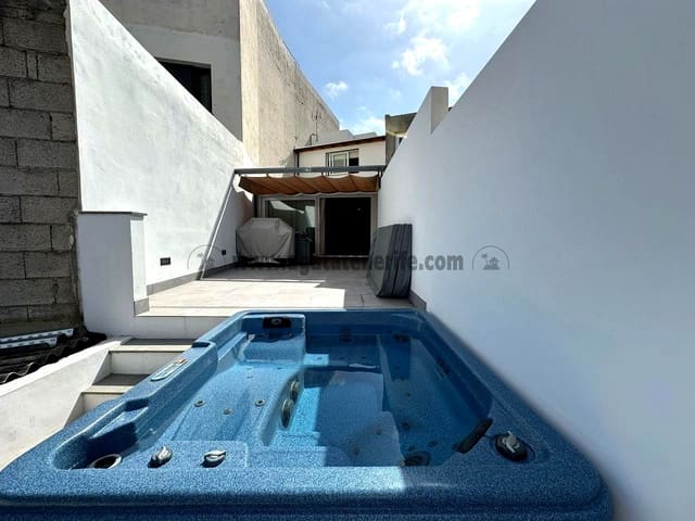 3 sypialnia Willa na sprzedaż w Los Realejos z basenem - 420 000 € (Ref: 9189568)