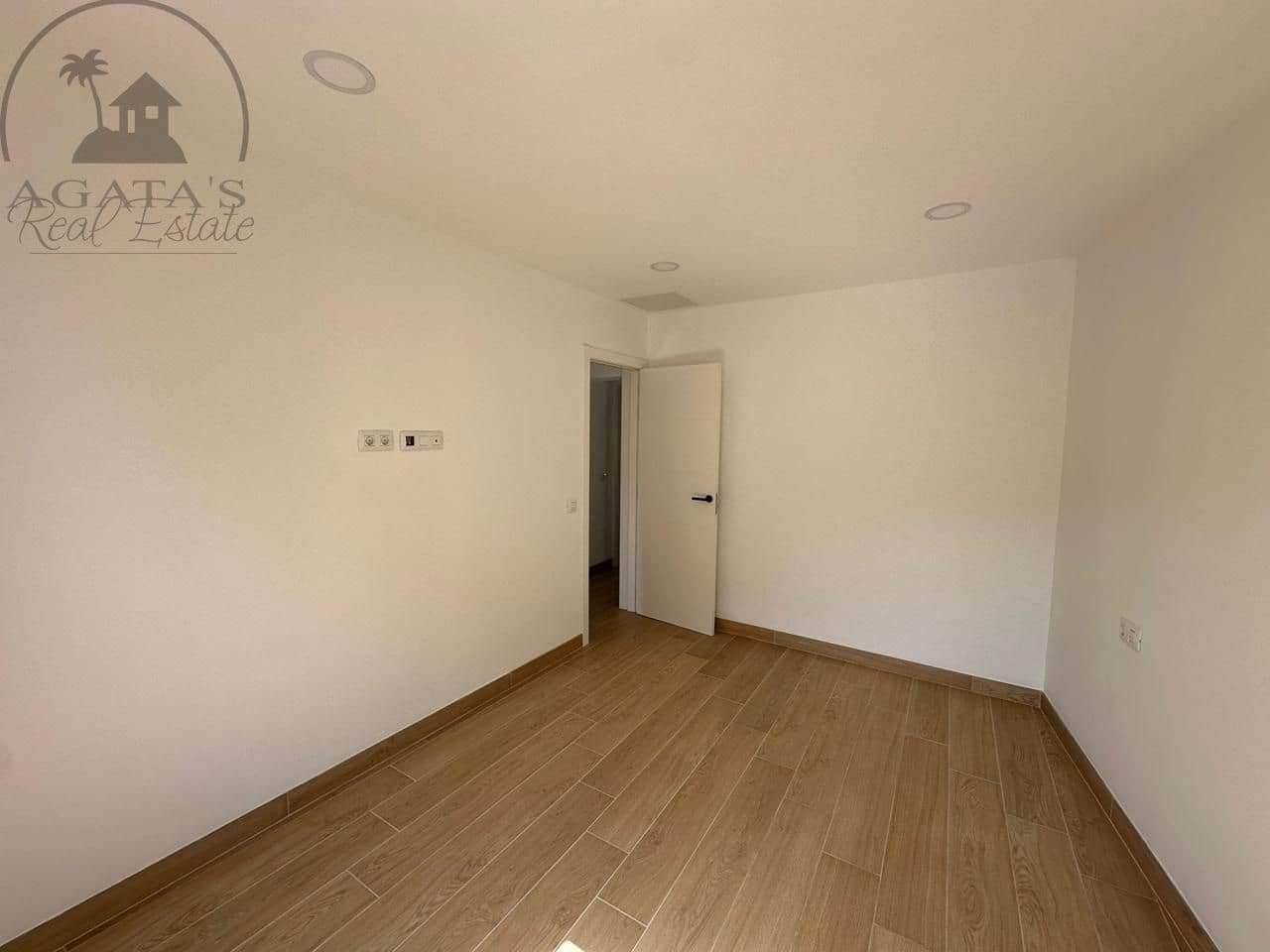 3 soverom Villa til salgs i Los Realejos med svømmebasseng - € 420 000 (Ref: 9189568)