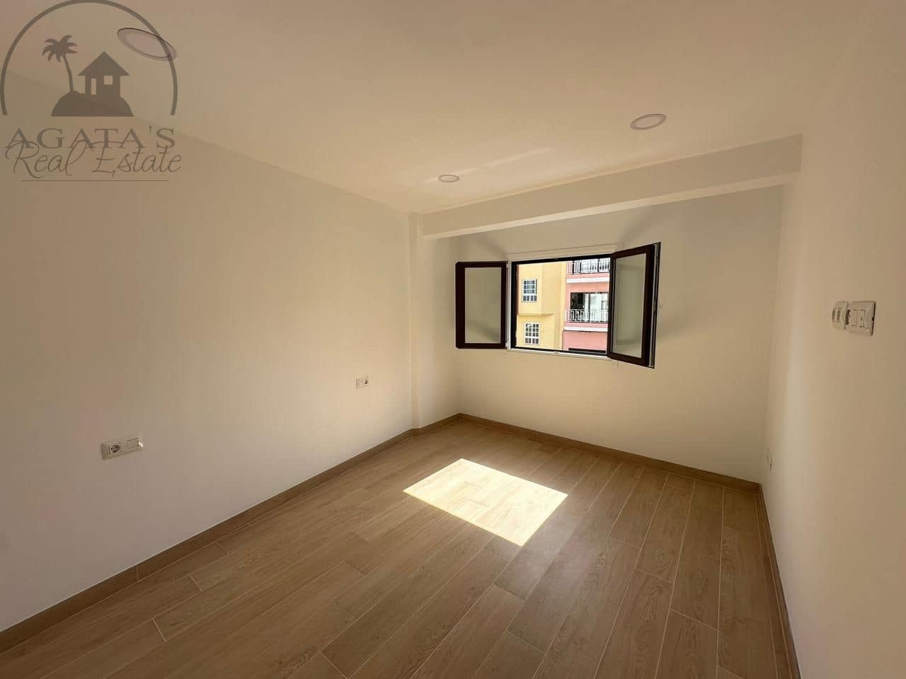 3 soverom Villa til salgs i Los Realejos med svømmebasseng - € 420 000 (Ref: 9189568)