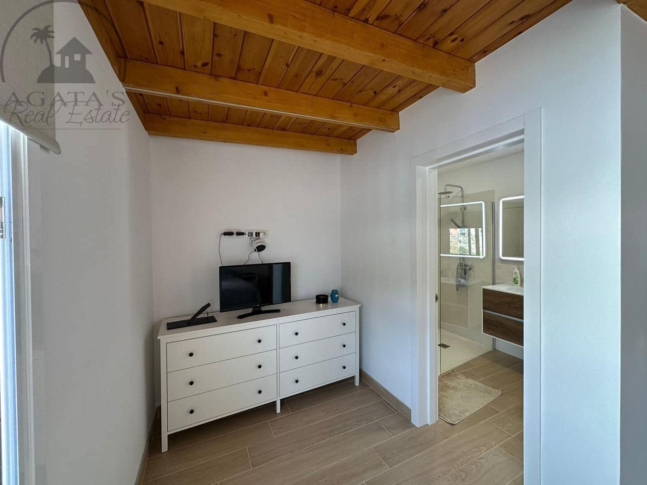 3 soverom Villa til salgs i Los Realejos med svømmebasseng - € 420 000 (Ref: 9189568)