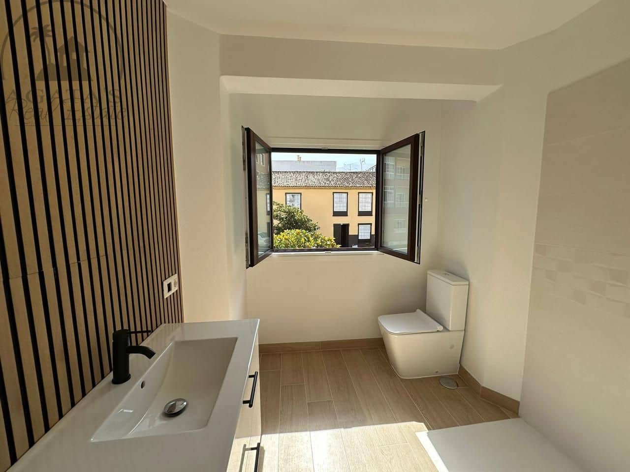 3 soverom Villa til salgs i Los Realejos med svømmebasseng - € 420 000 (Ref: 9189568)