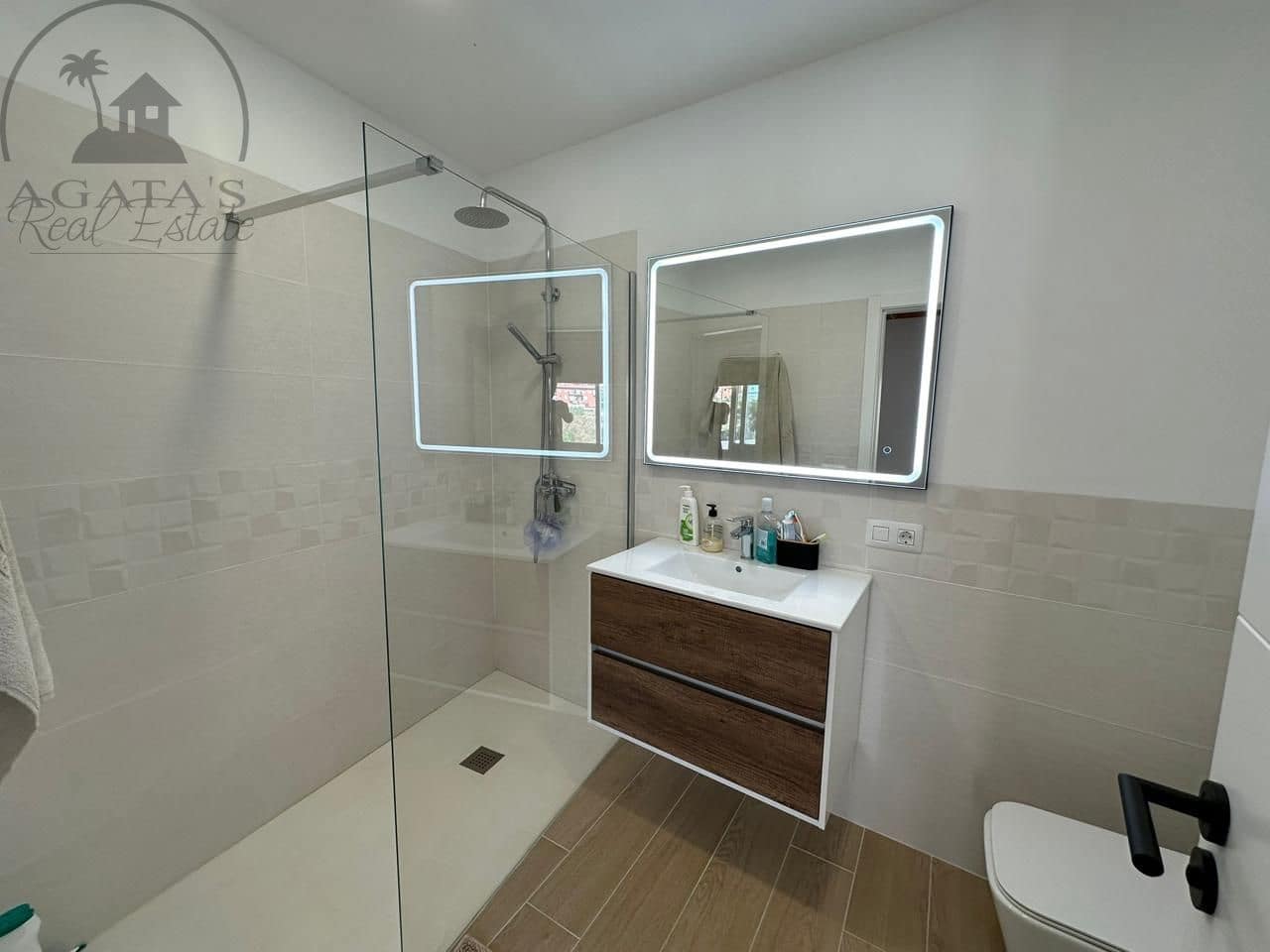 3 soverom Villa til salgs i Los Realejos med svømmebasseng - € 420 000 (Ref: 9189568)