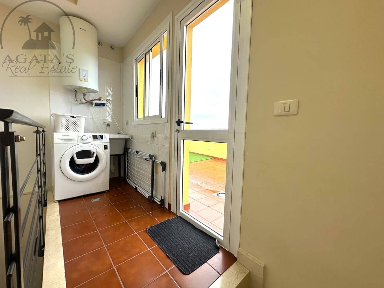 5 bedroom Villa for sale in Icod de los Vinos with garage - € 365,000 (Ref: 9196814)