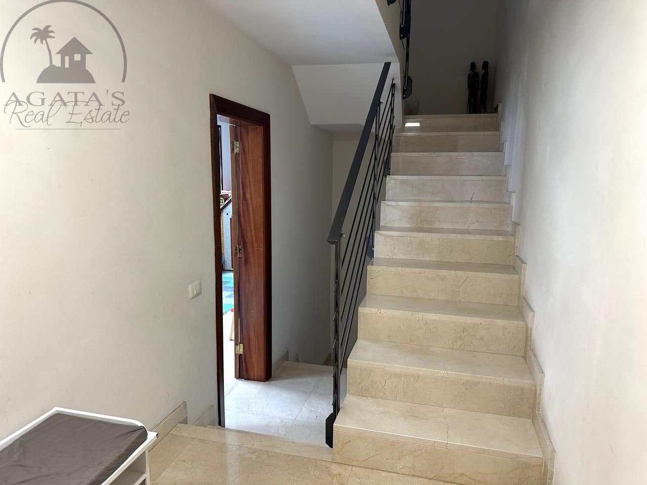 5 bedroom Villa for sale in Icod de los Vinos with garage - € 365,000 (Ref: 9196814)