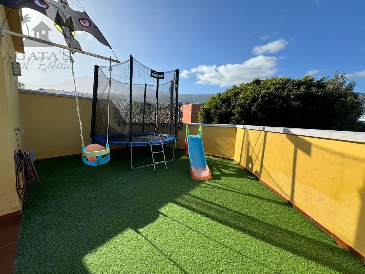 5 bedroom Villa for sale in Icod de los Vinos with garage - € 365,000 (Ref: 9196814)