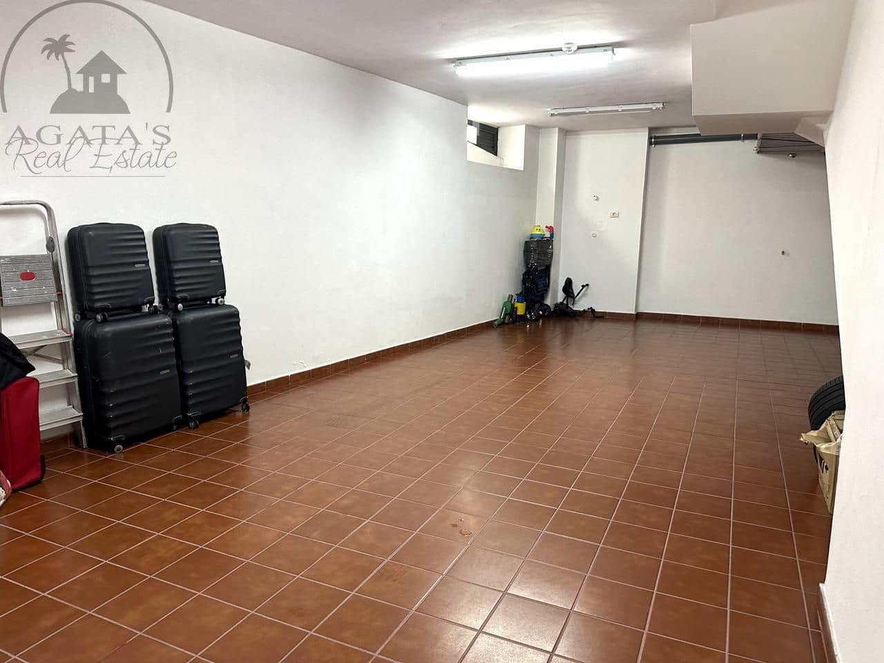 5 bedroom Villa for sale in Icod de los Vinos with garage - € 365,000 (Ref: 9196814)